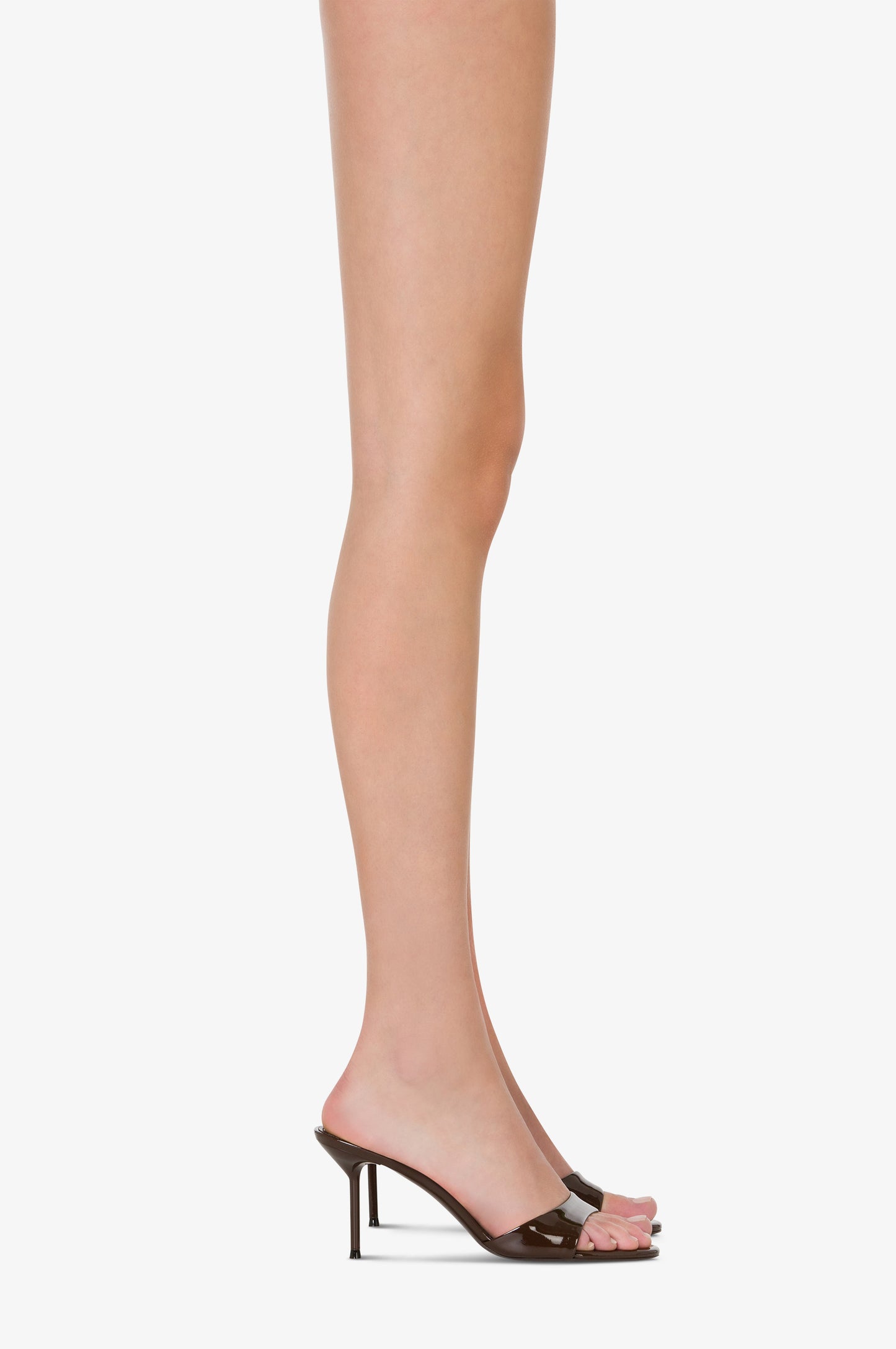 Mules in ebony patent leather