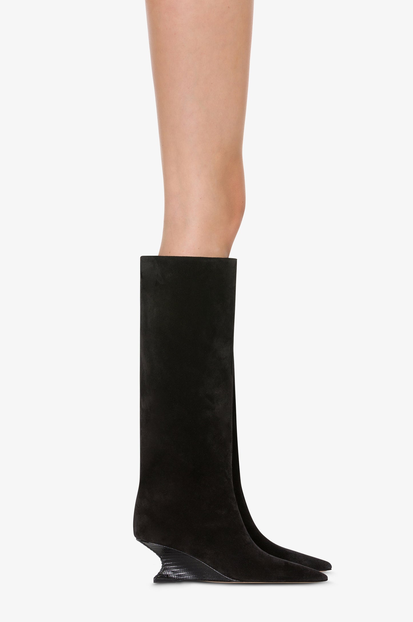 Bottes en cuir suede de veau couleur noire avec talon en cuir imprime lezard