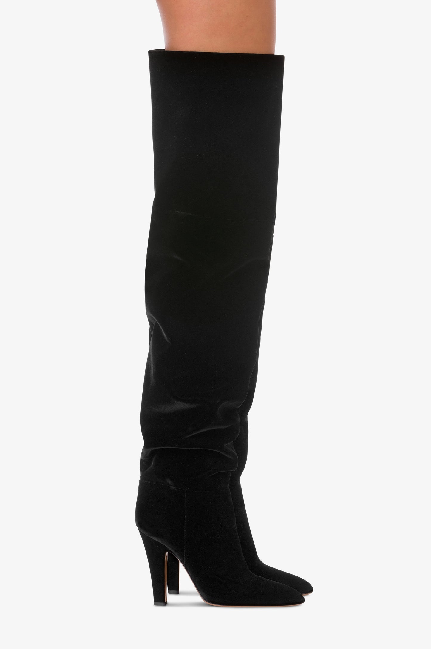 Over-the-knee boots in black velvet.