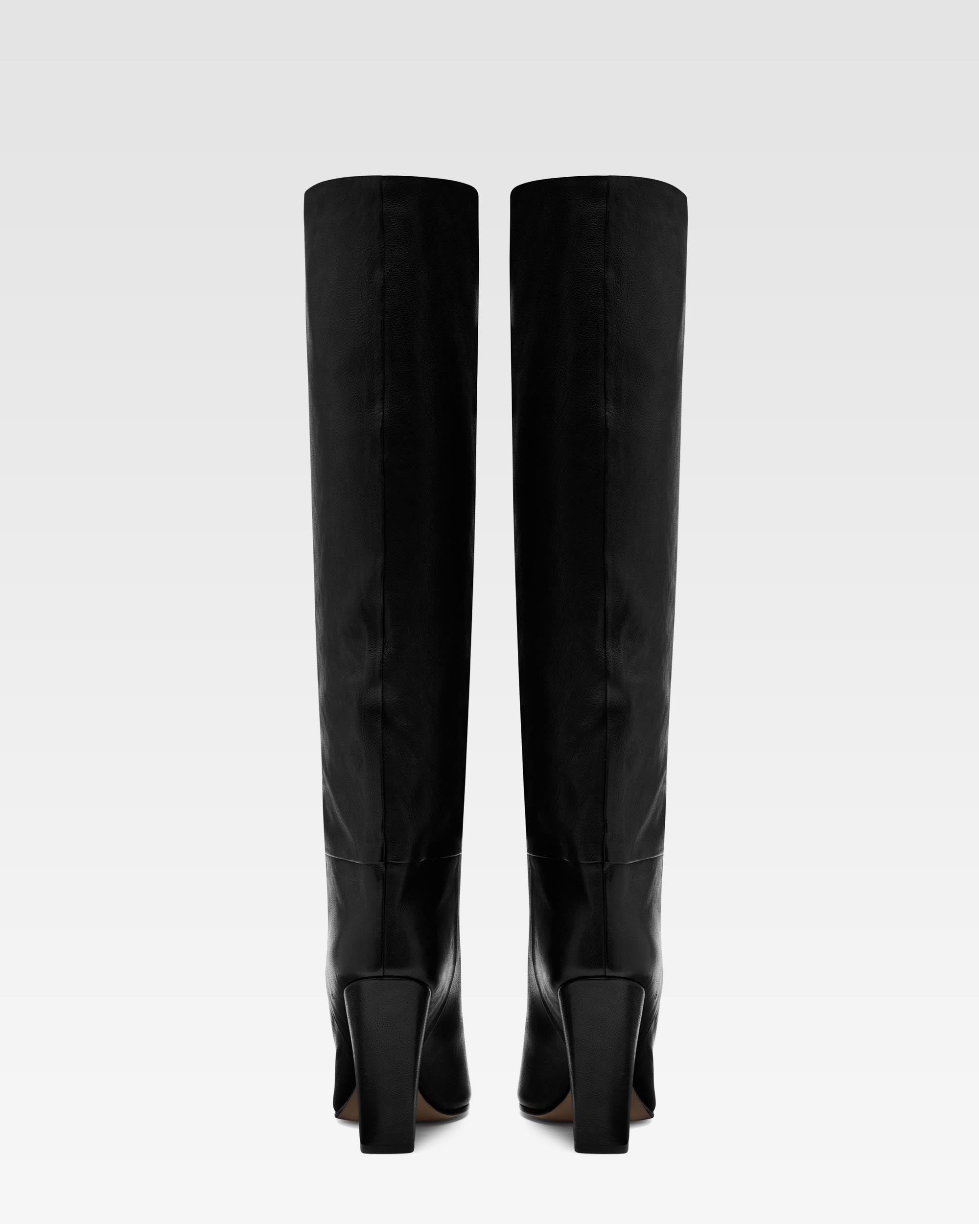 Botas de piel negra con efecto texturizado