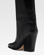 Botas de piel negra con efecto texturizado