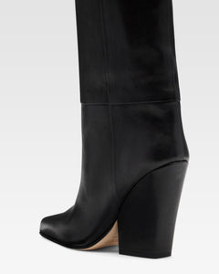 Botas de piel negra con efecto texturizado