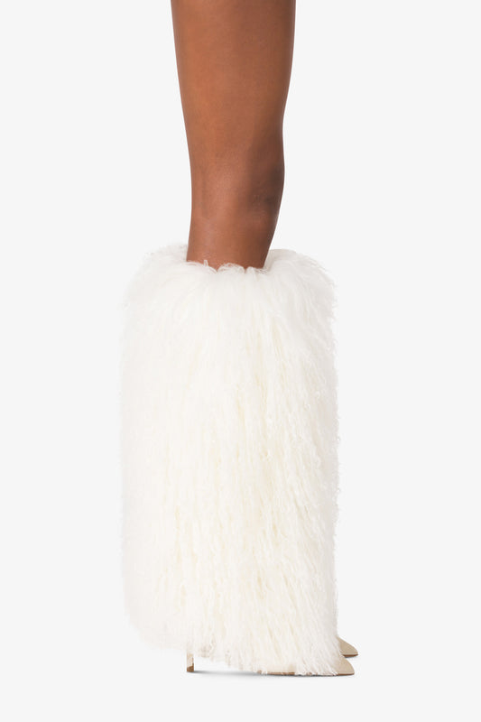 Boots in mongolian fur white