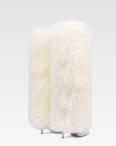 Boots in mongolian fur white