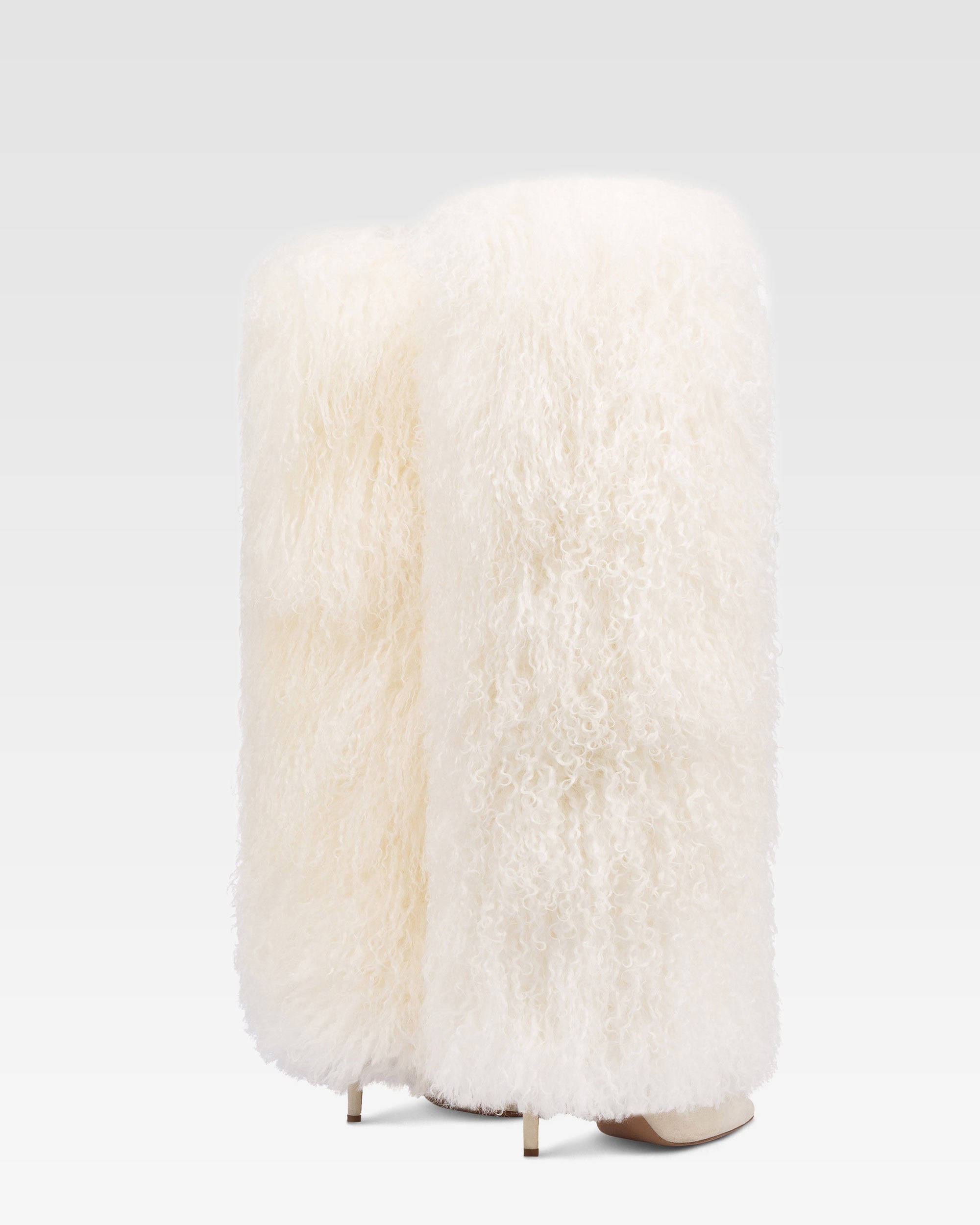 Boots in mongolian fur white