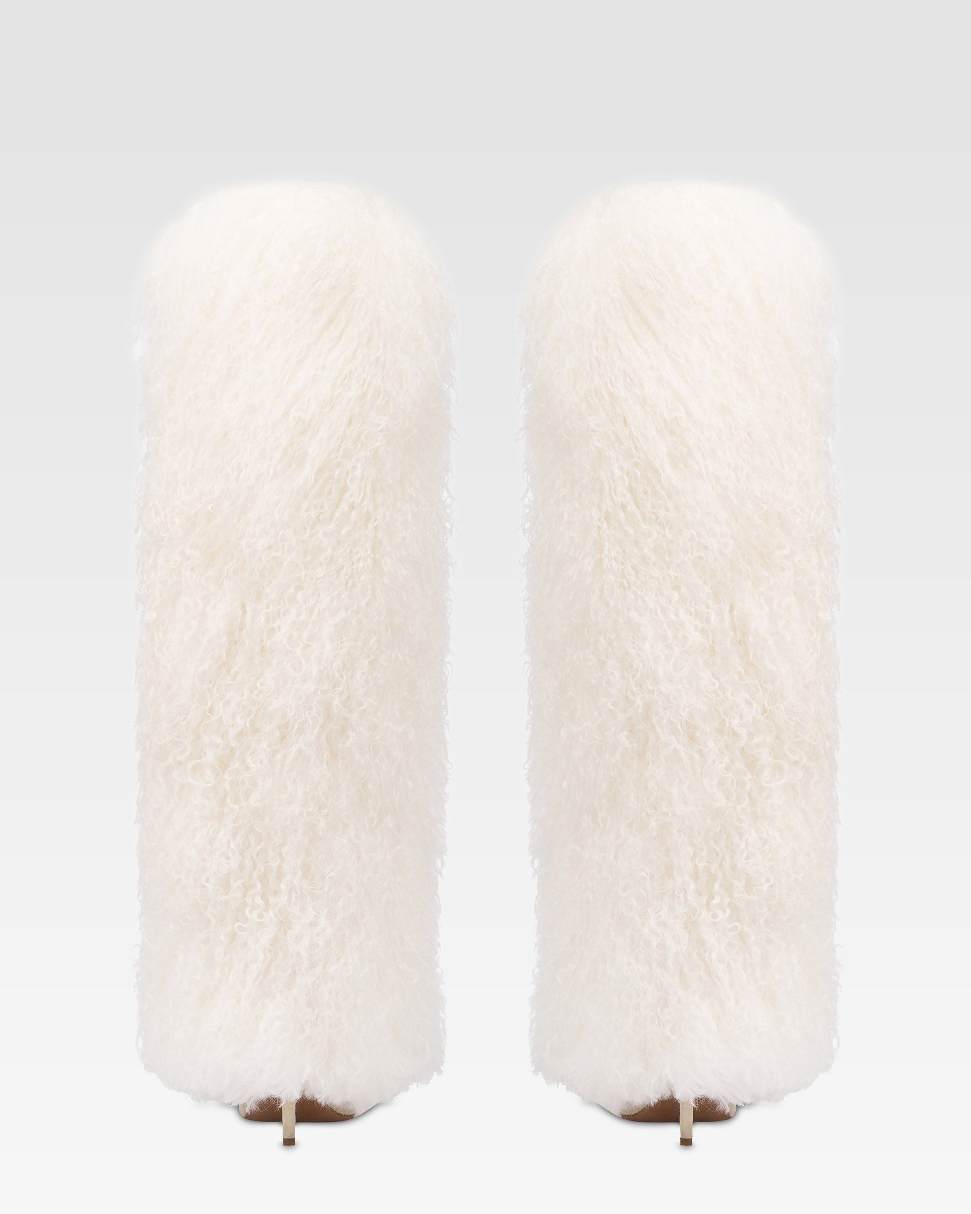 Boots in mongolian fur white