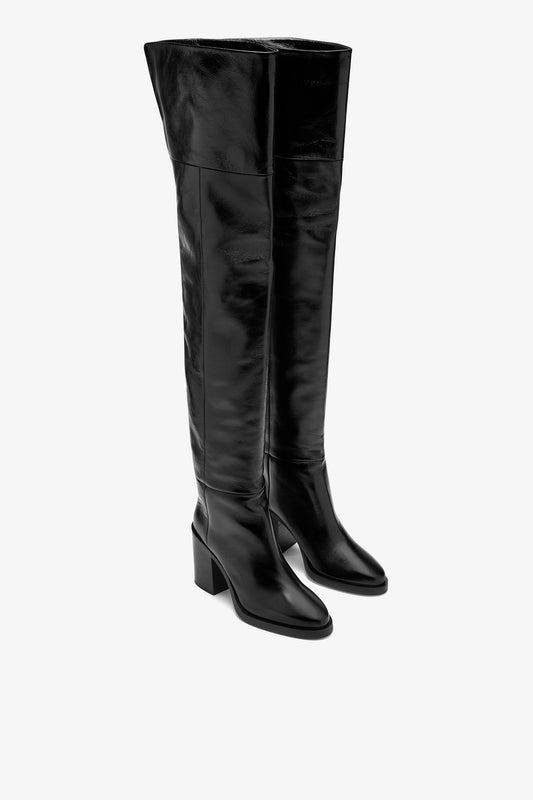 Overknee-Stiefel aus schwarzem Leder mit Knittereffekt - Vorderseite
