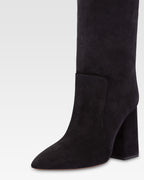 Kniehohe Stiefel aus weichem Wildleder in samtweichem Schwarz