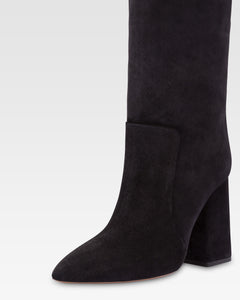 Kniehohe Stiefel aus weichem Wildleder in samtweichem Schwarz