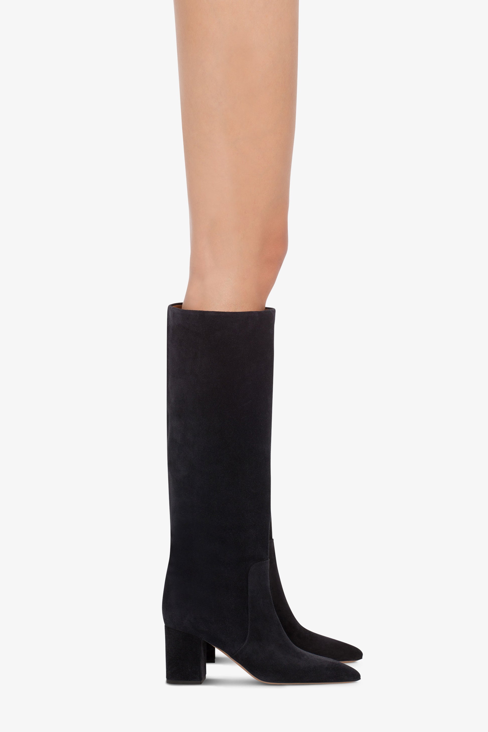 Knee-high boots in soft off-black suede leather - Produit porté