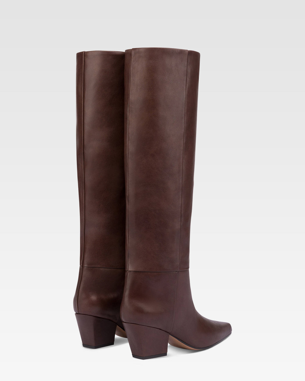 Botas hasta la rodilla de punta fina en piel flexible color moca