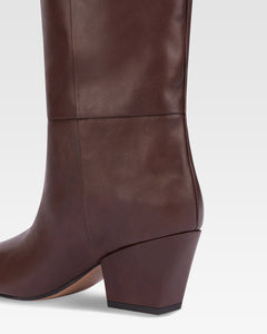 Botas hasta la rodilla de punta fina en piel flexible color moca