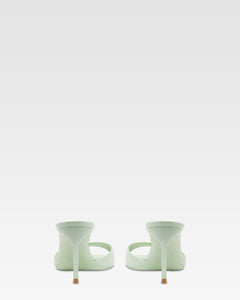 Mules en charol color verde menta