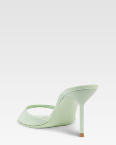 Mules en charol color verde menta