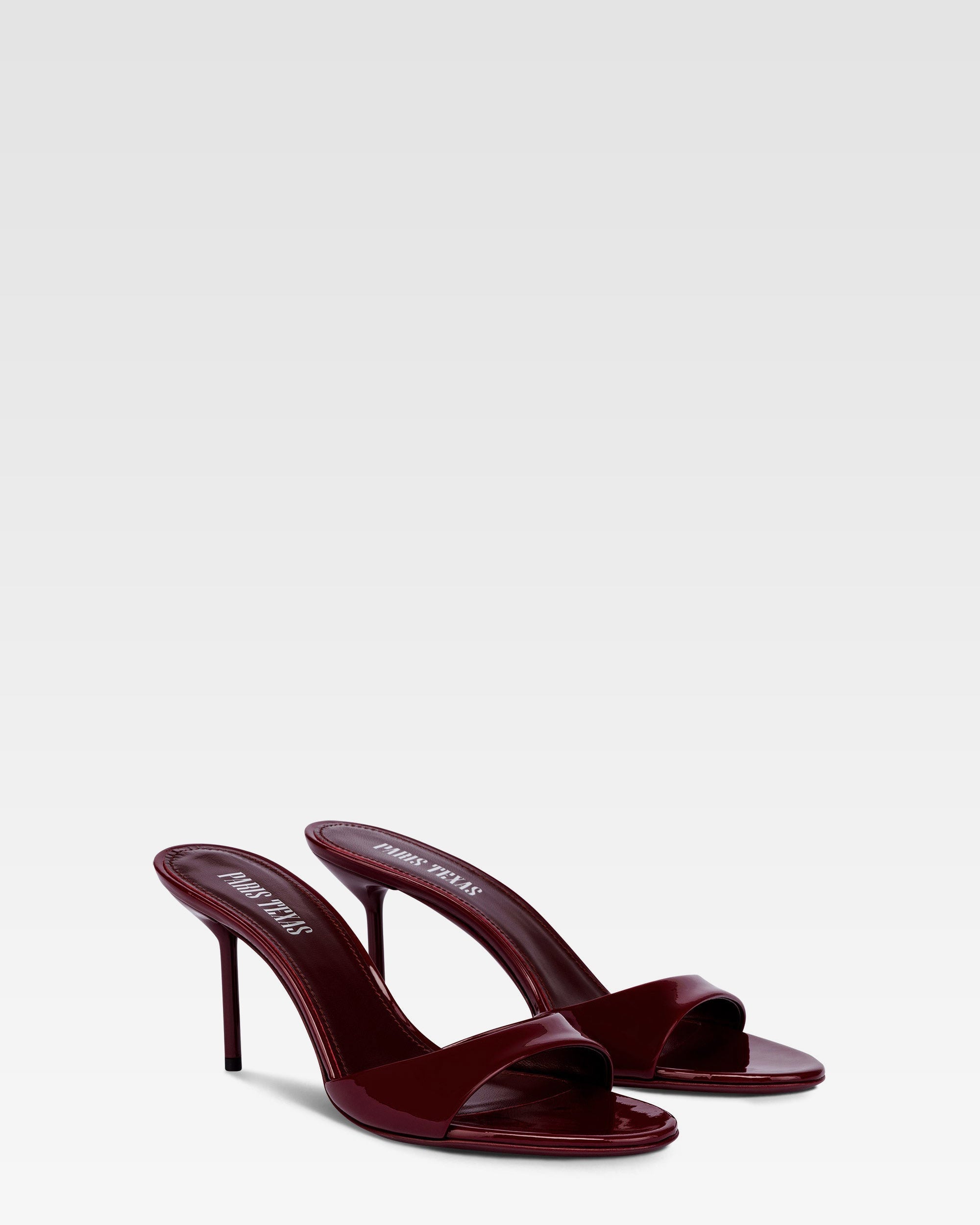 Sandali con punta aperta tonda in morbida pelle lucida rouge noir