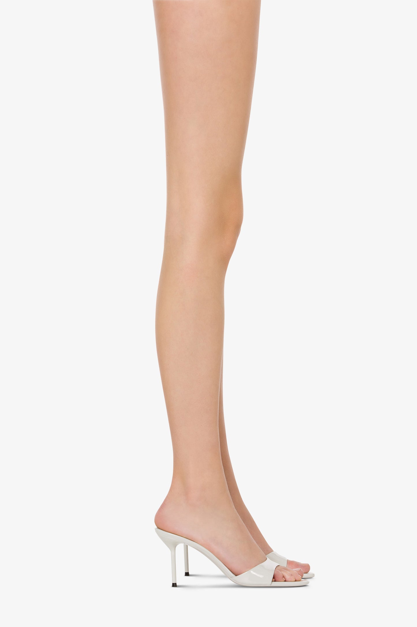 Mules in grey patent leather