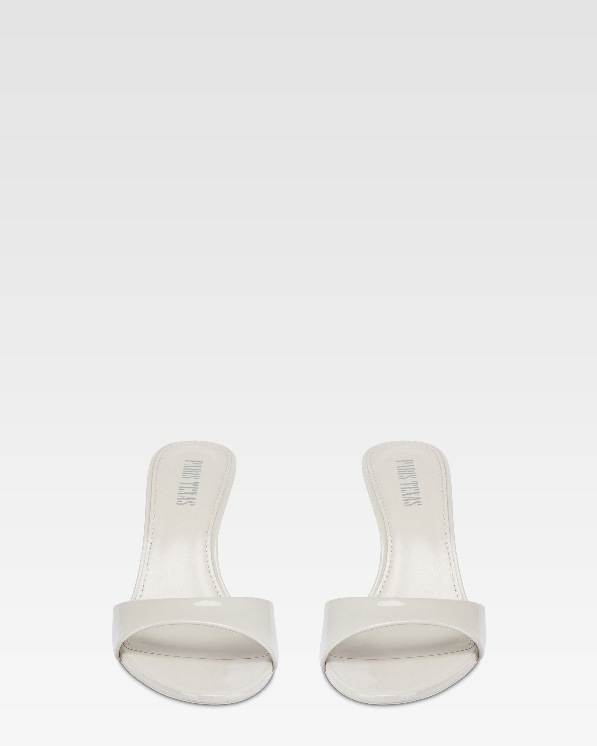 Mules in grey patent leather