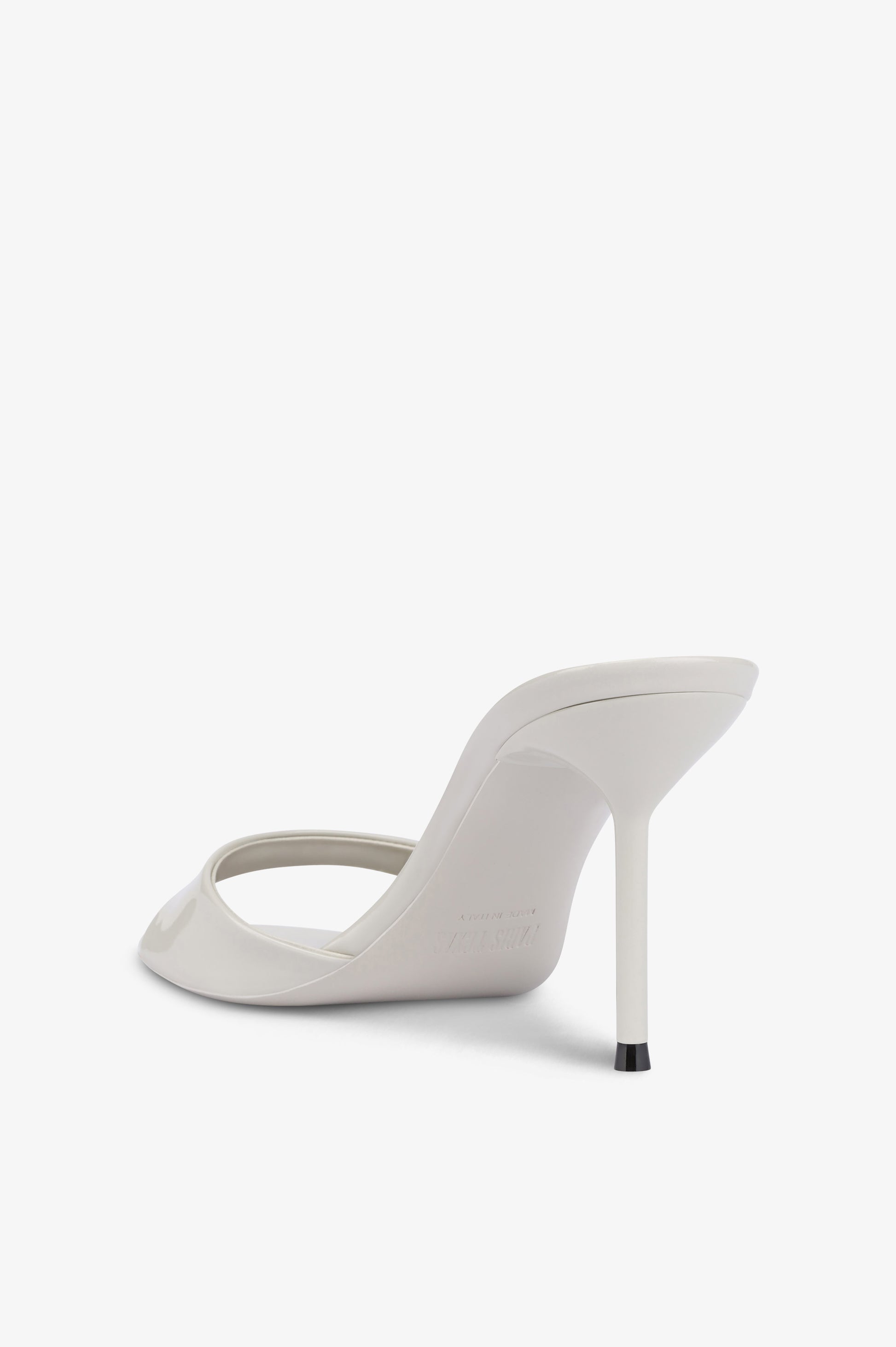 Mules in grey patent leather