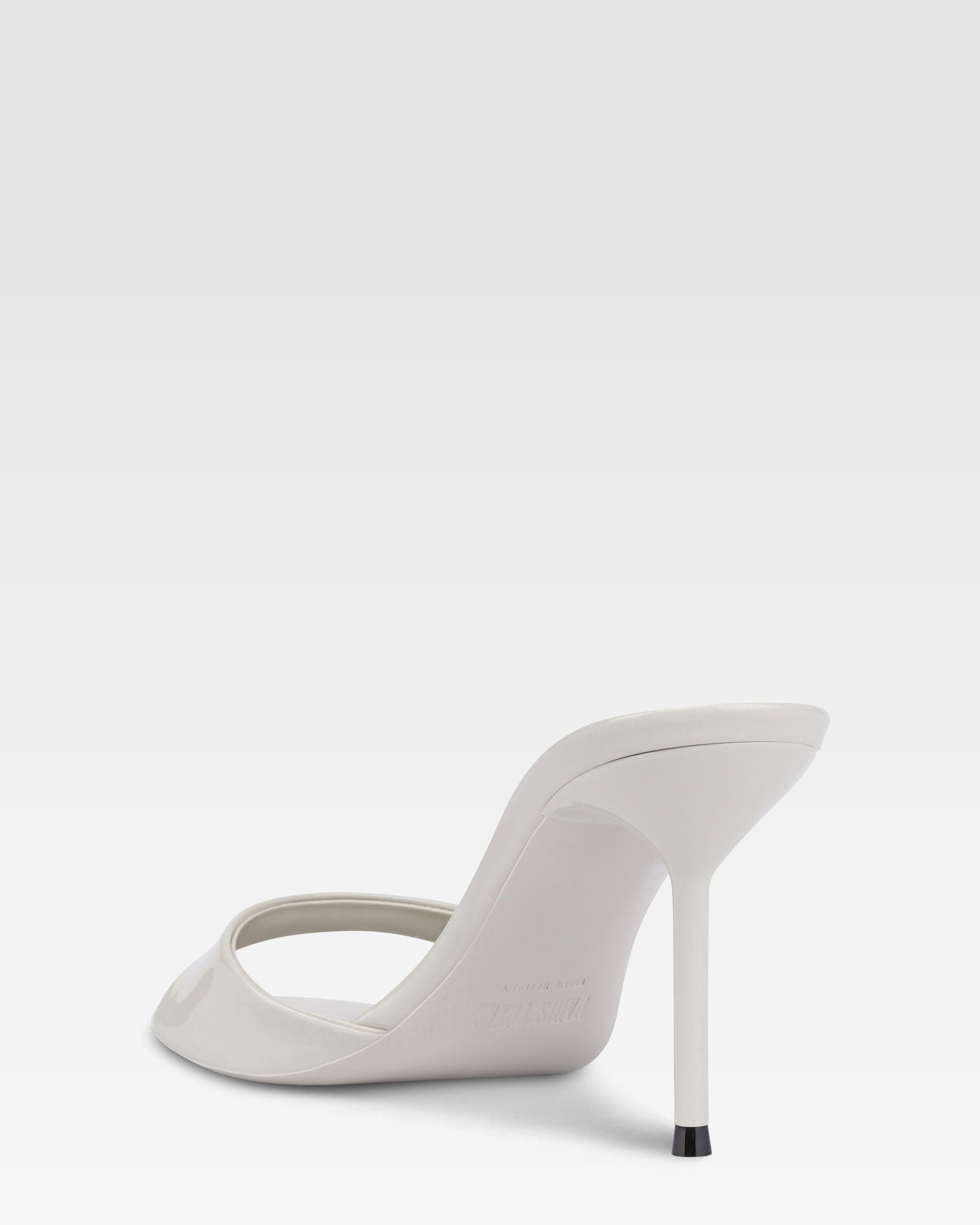 Mules in grey patent leather