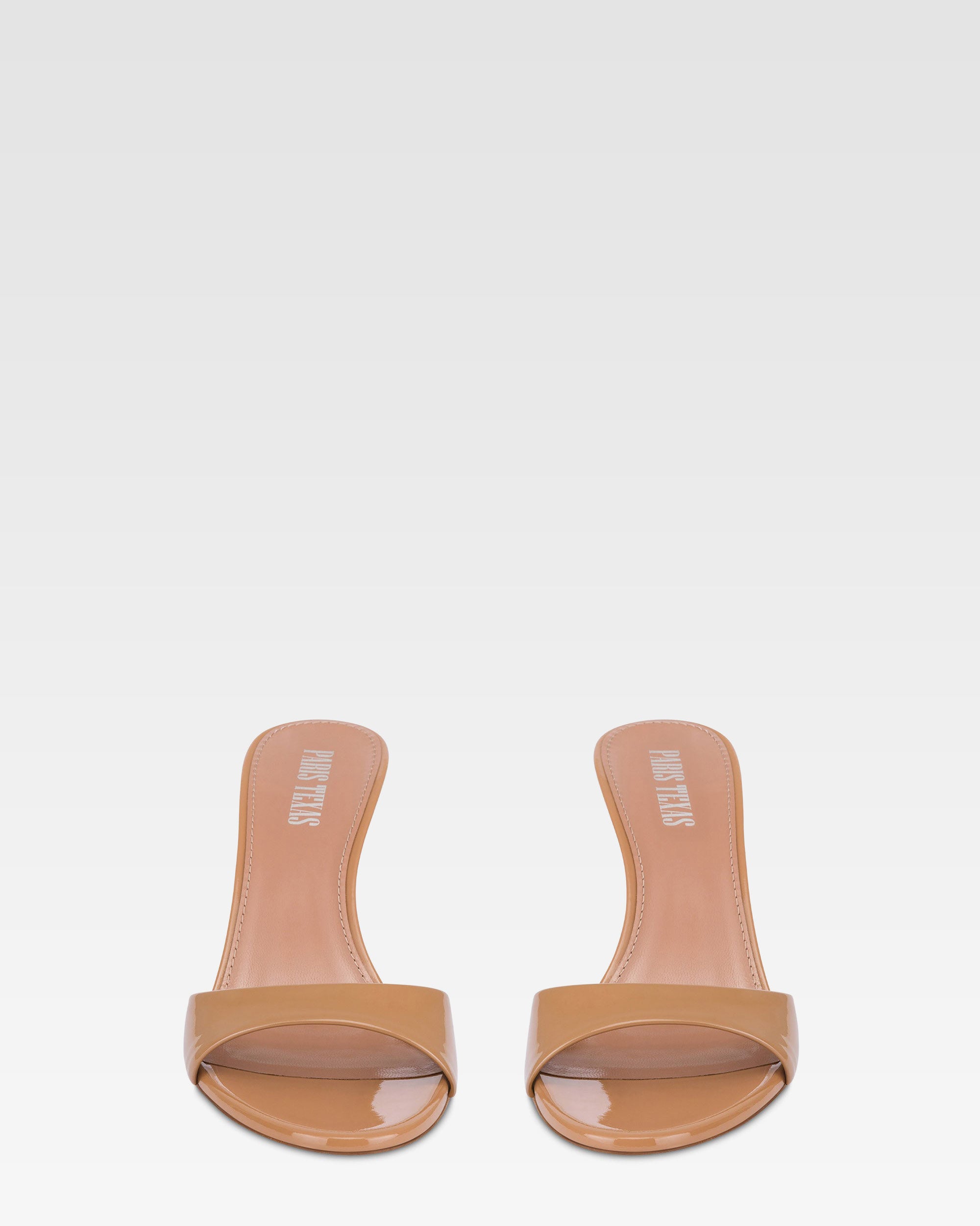 Mules in caramel patent leather