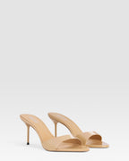 Mules in honey patent leather