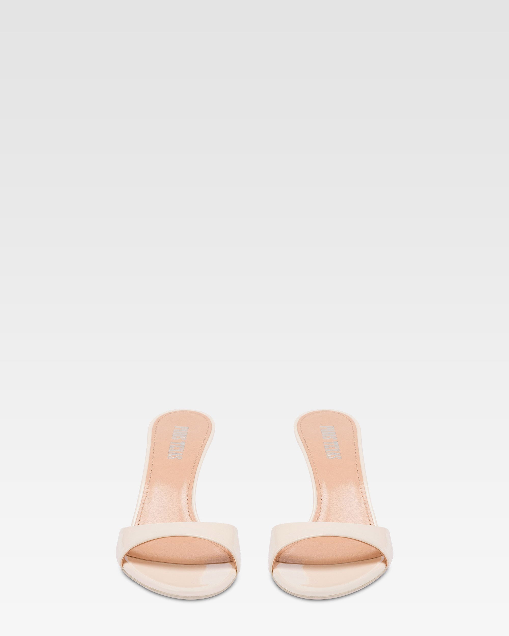 Pantoletten aus elfenbeinfarbenem Lackleder