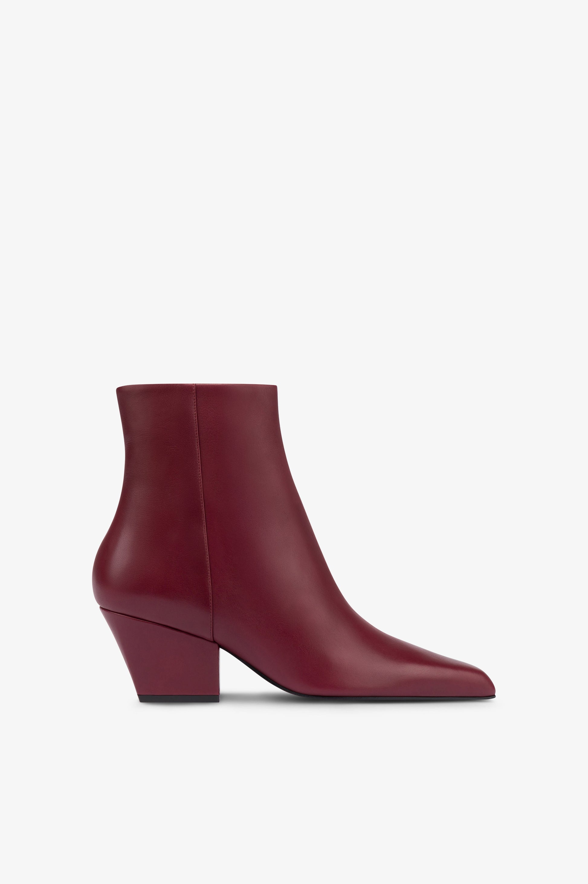 Ankle boots in rouge noir calf leather