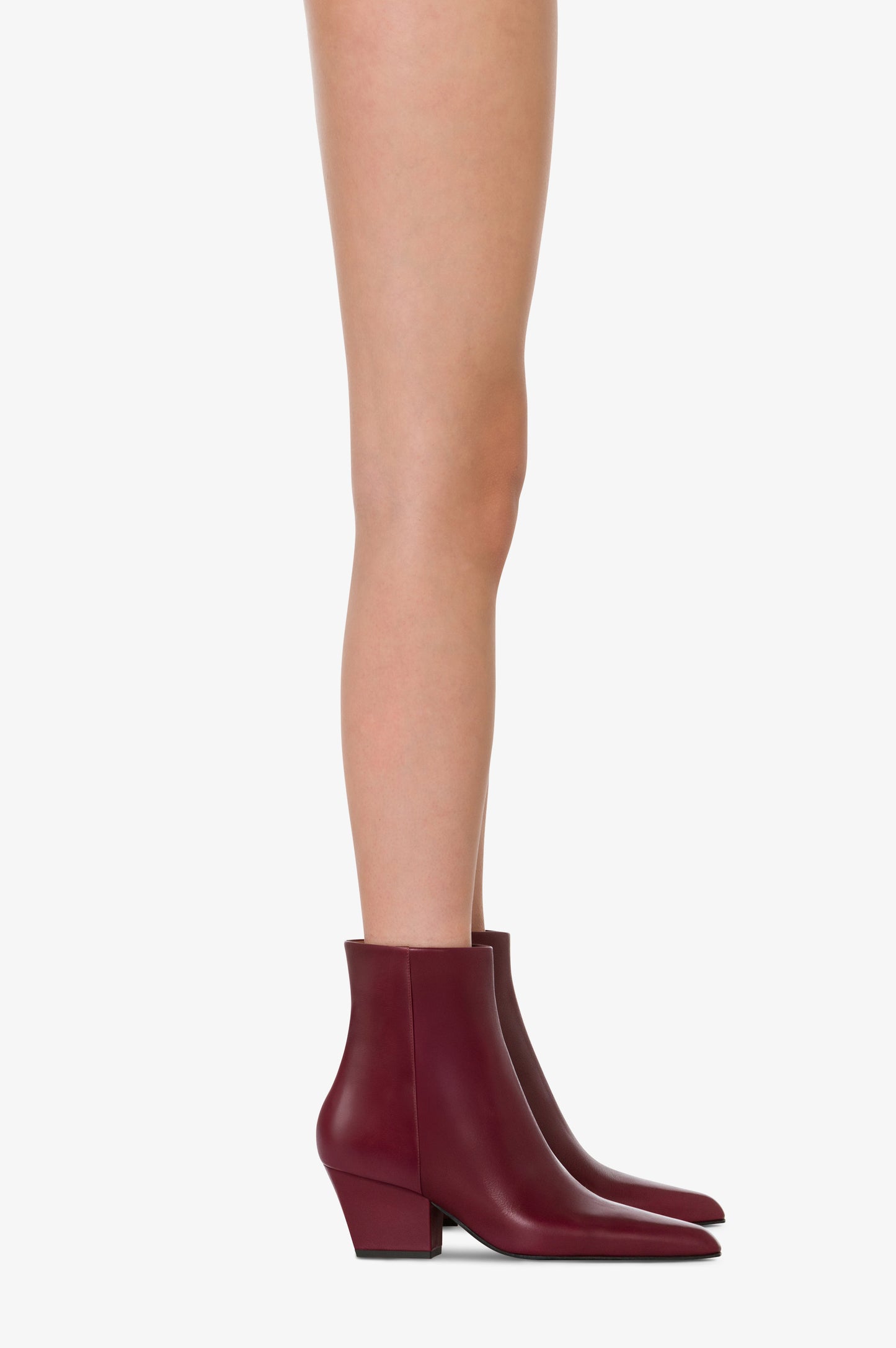 Ankle boots in rouge noir calf leather