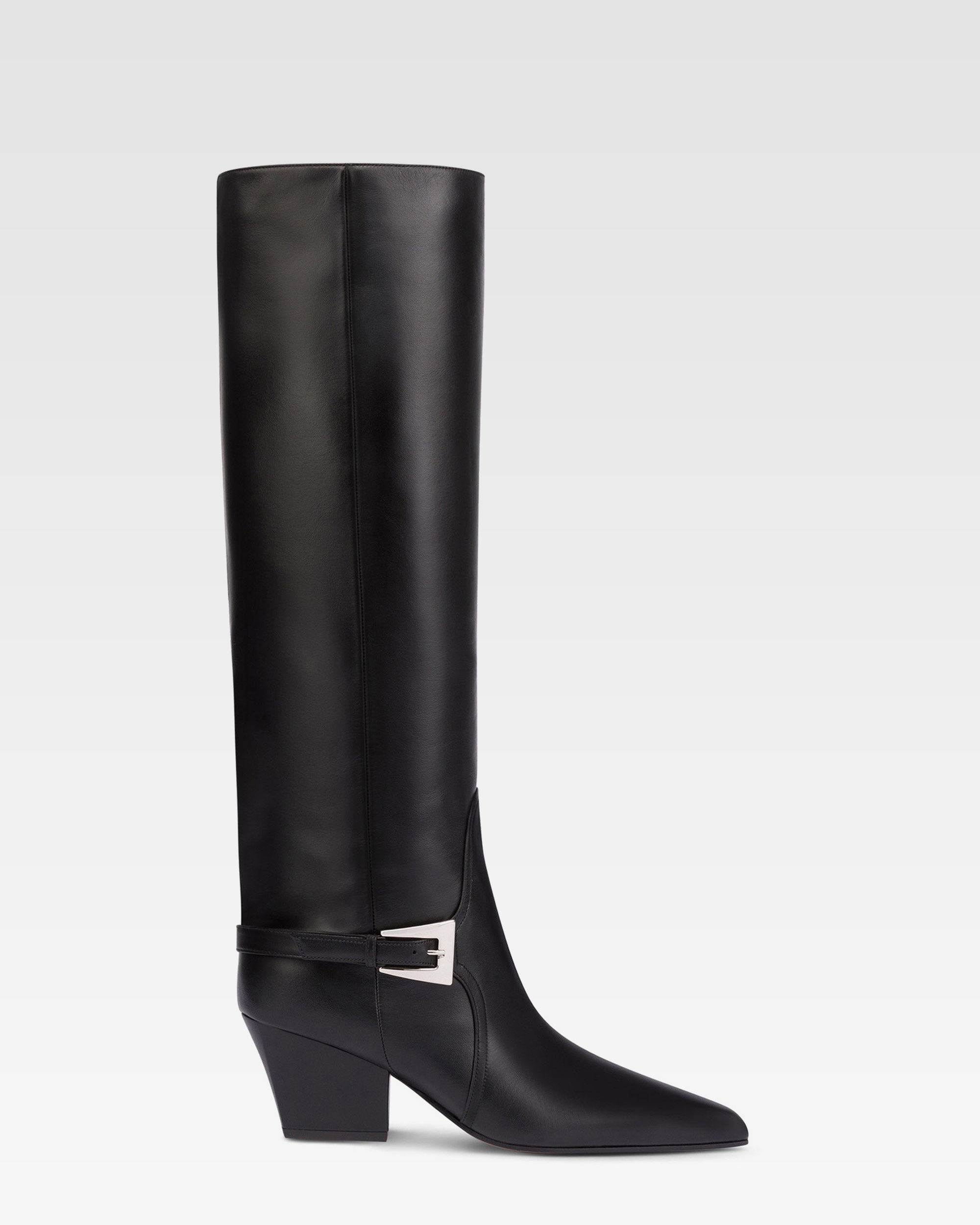 Long, pointed knee-high boots in smooth black leather