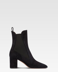 Pointed ankle boots in soft pepper suede leather — Off-black
