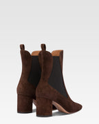 Bottines pointues en cuir suede doux et poivre