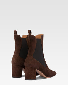 Bottines pointues en cuir suede doux et poivre