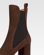 Bottines pointues en cuir suede doux et poivre