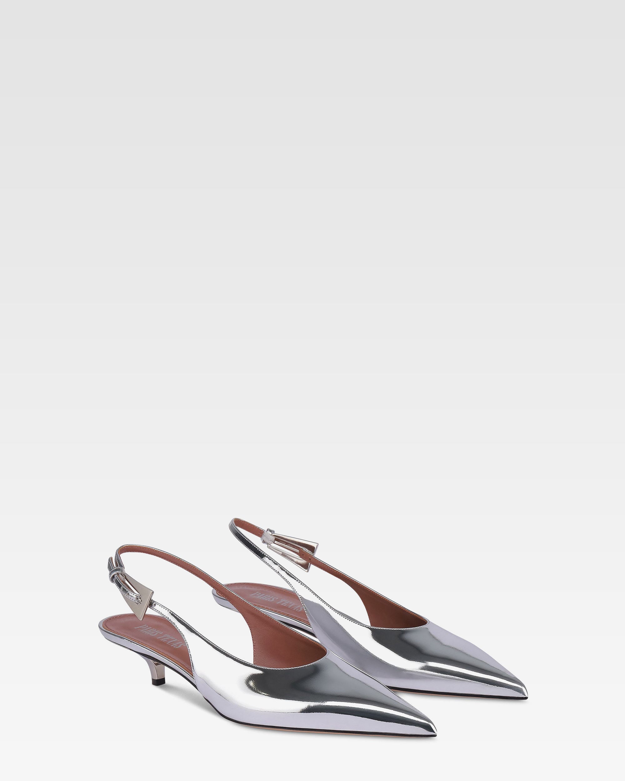 Slingbacks en piel plateada efecto espejo