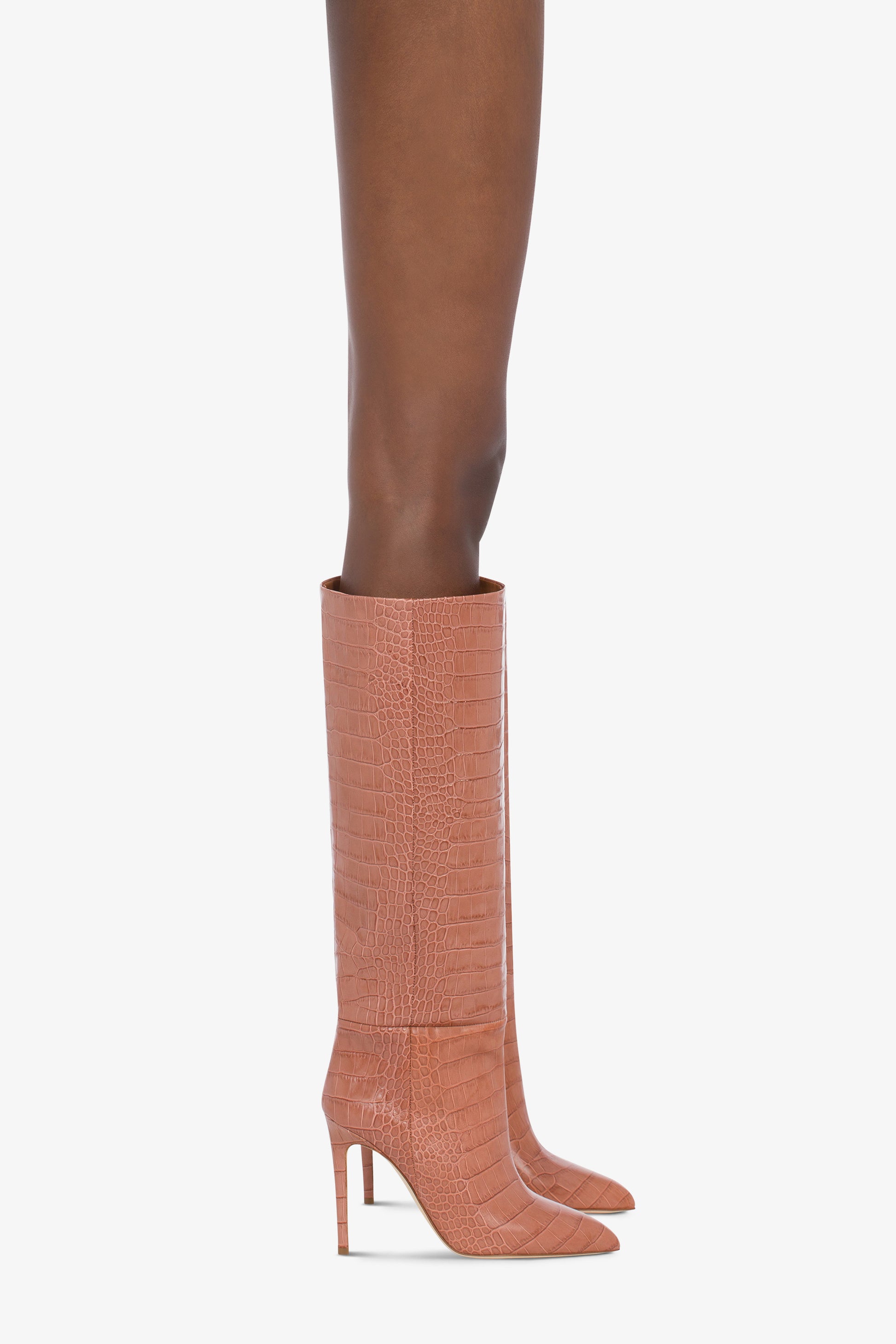Pointed knee-high boots in Texas pink soft croco-embossed leather - Produkt getragen
