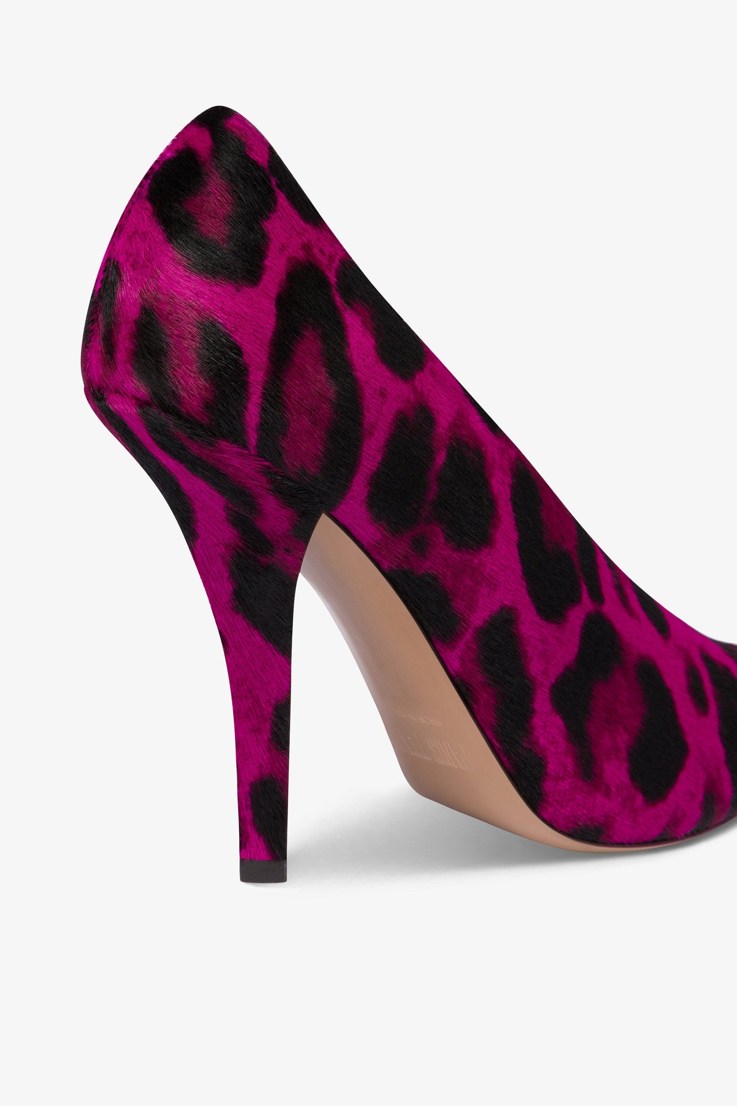 Pumps aus fuchsiafarbenem Rindsleder mit Leoparden-Print