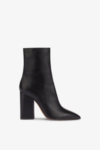 Pointed ankle boots in smooth black leather