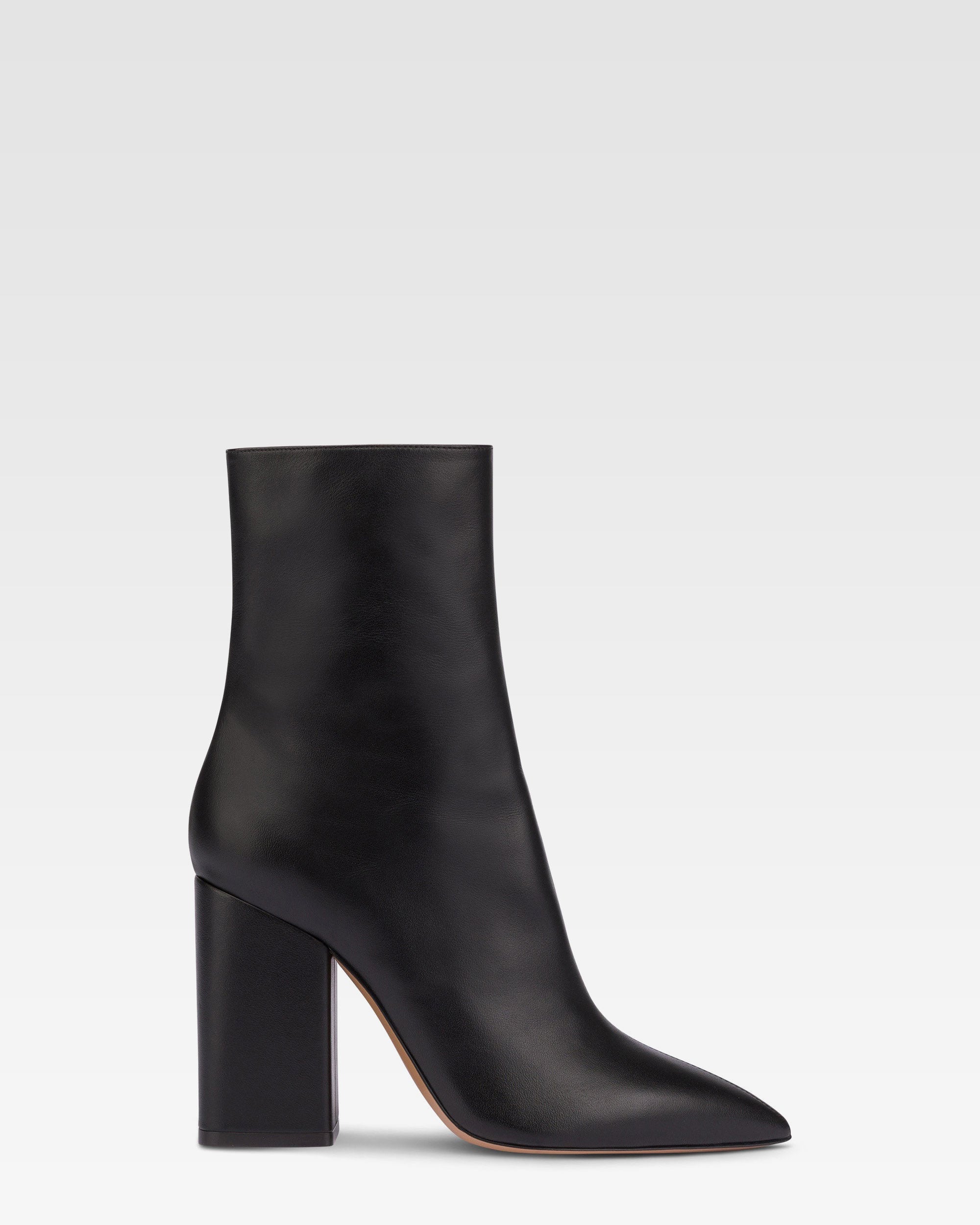 Bottines pointues en cuir lisse noir