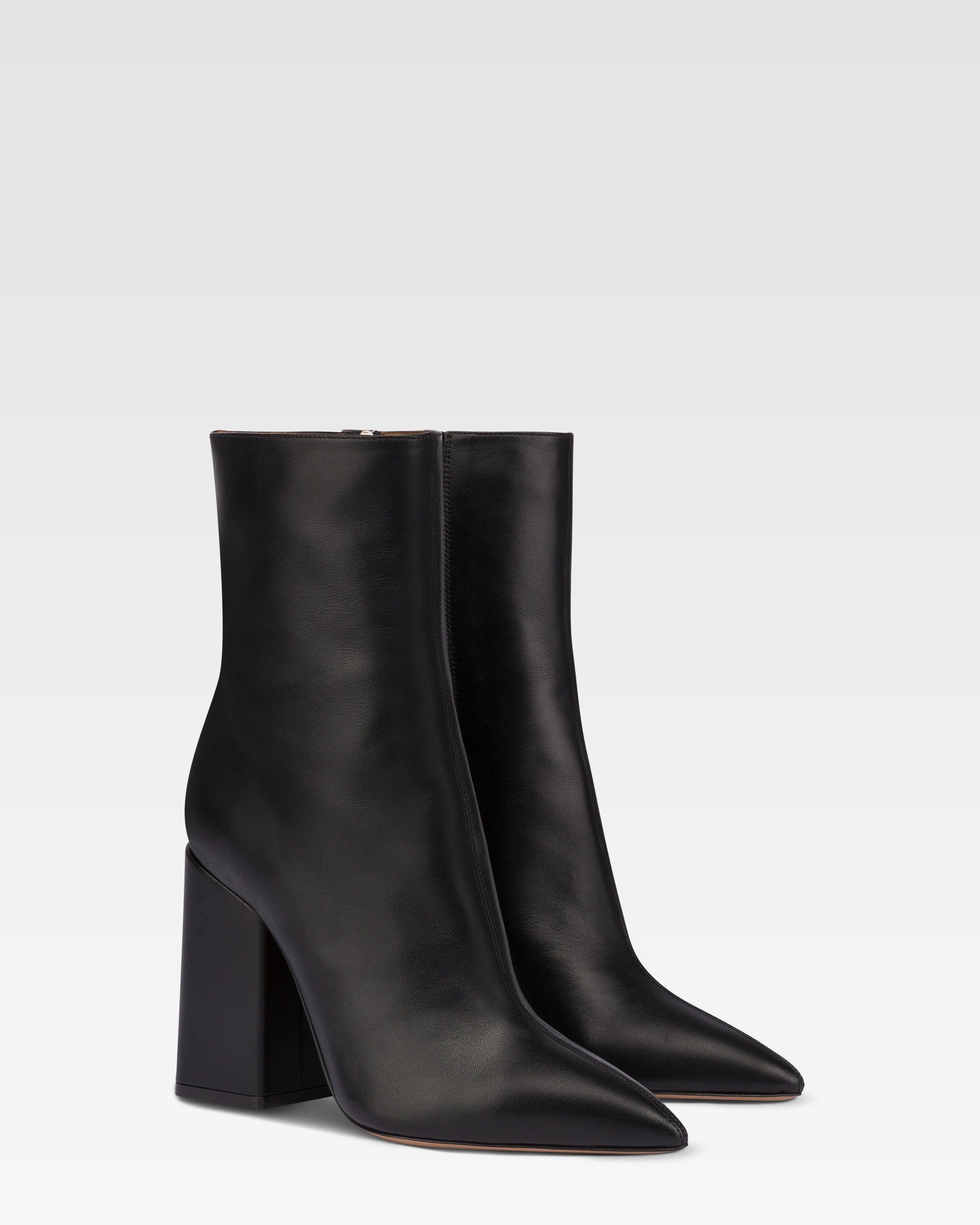 Bottines pointues en cuir lisse noir