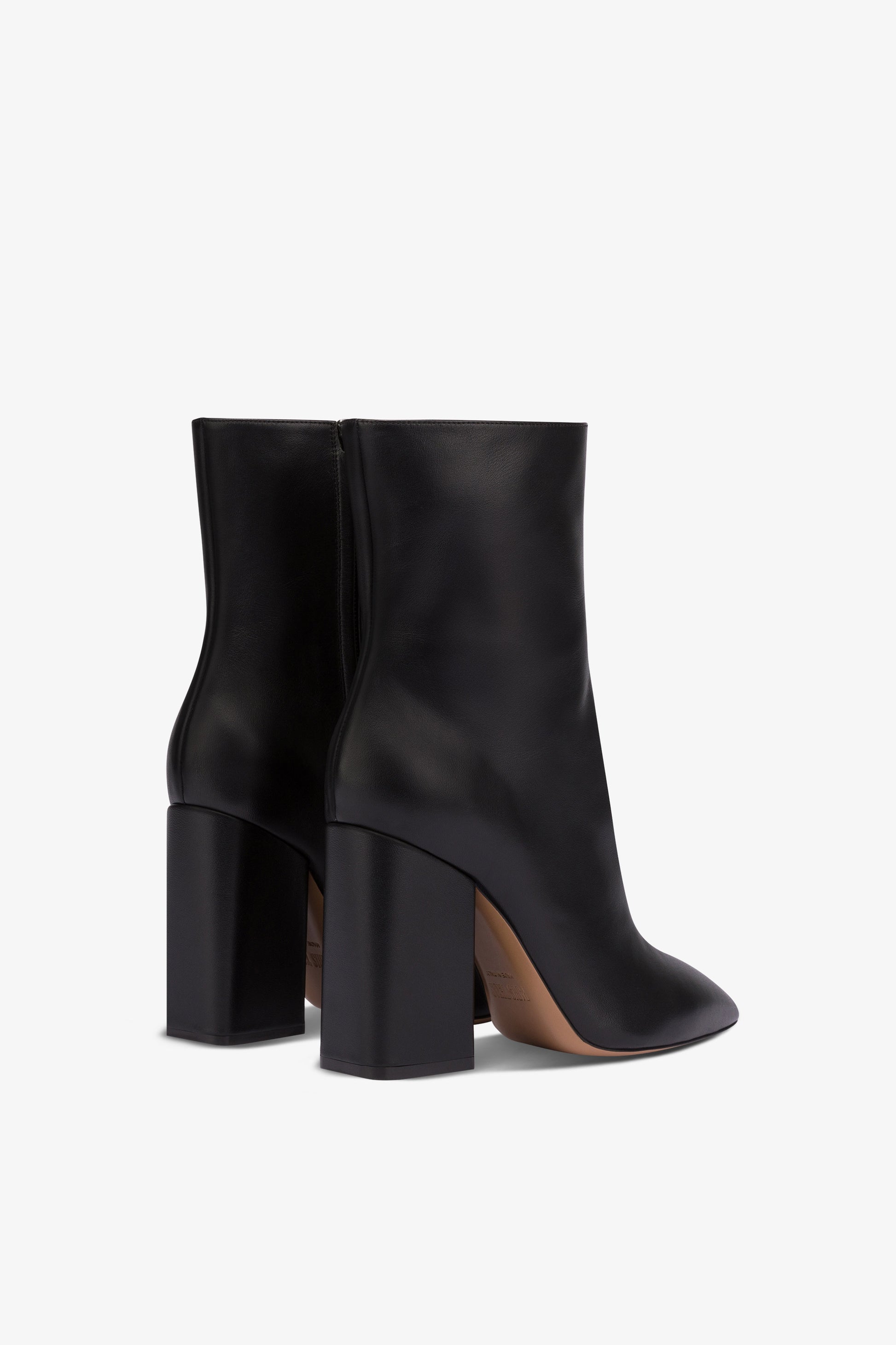 Pointed ankle boots in smooth black leather
