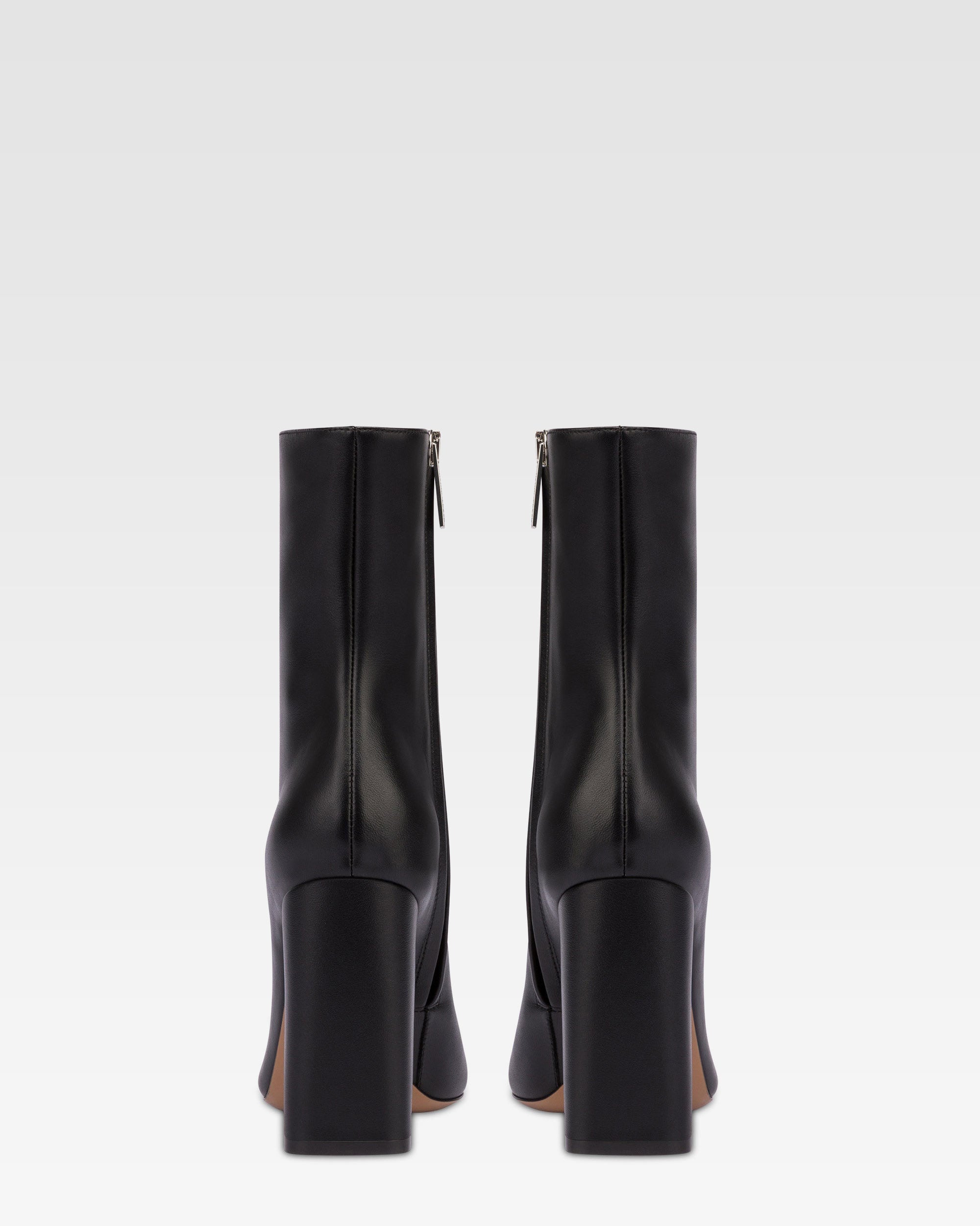 Bottines pointues en cuir lisse noir