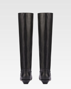Calfskin leather boot