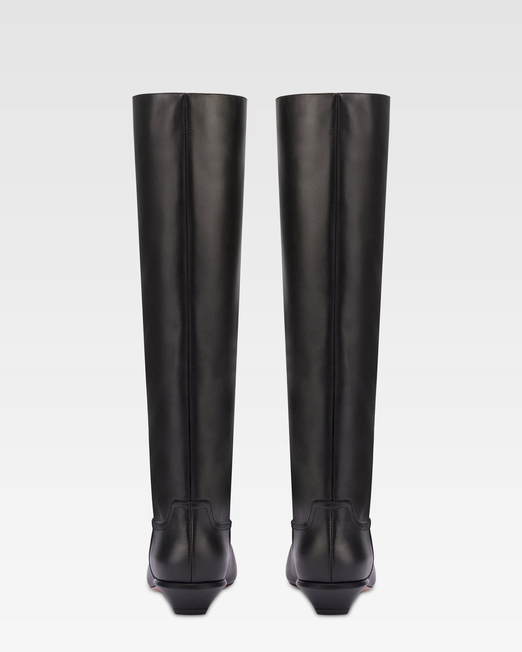 Calfskin leather boot