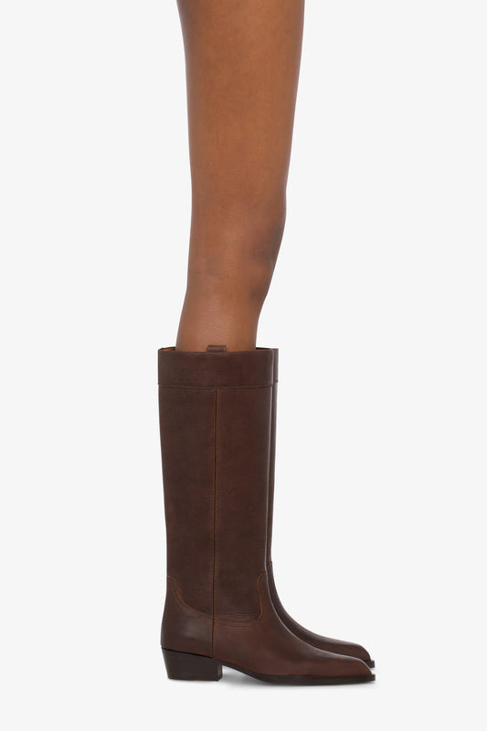 Calf-length boots in soft mulberry pebble leather - Produit porté