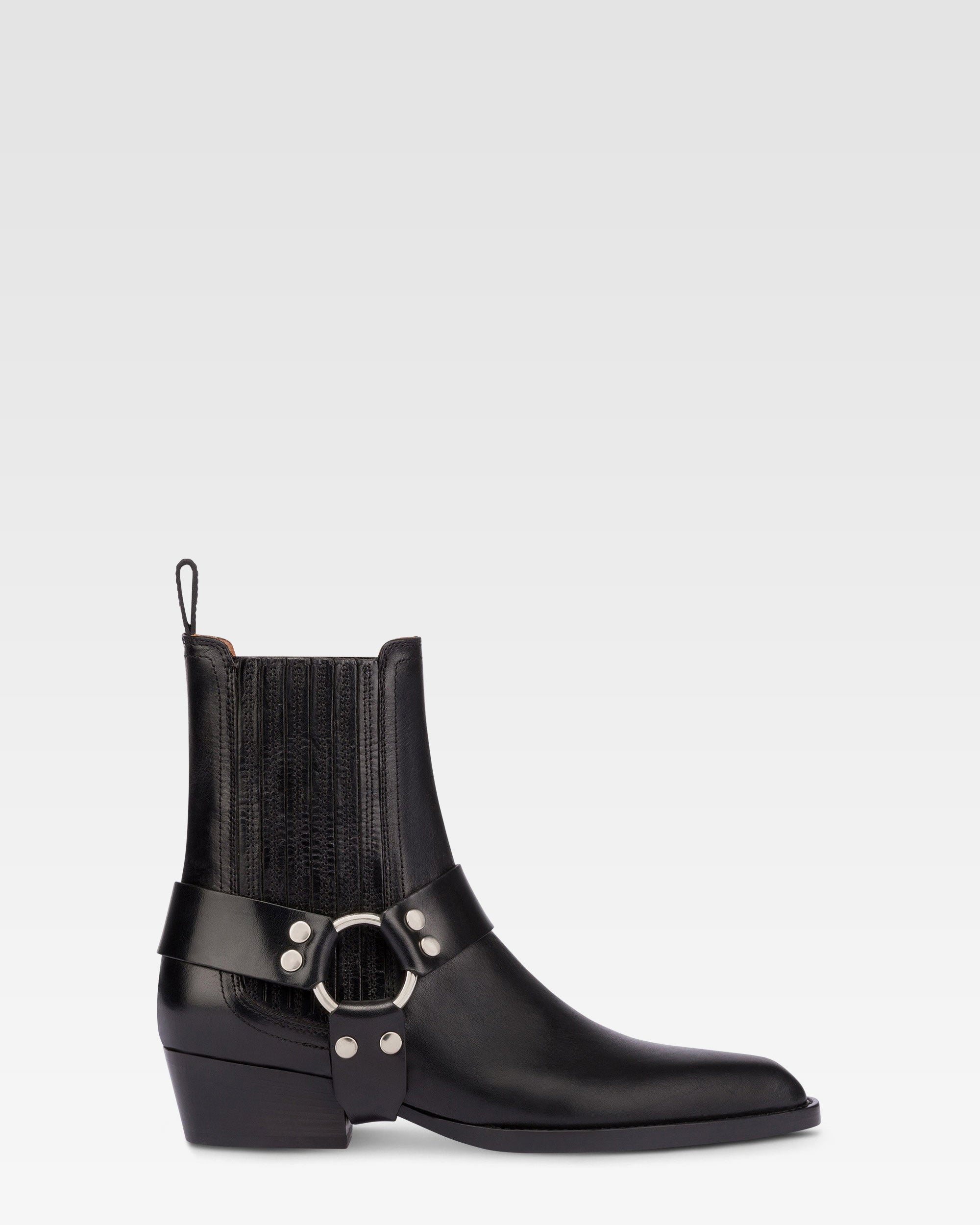 Spitz zulaufende Stiefeletten aus glanzendem, schwarzem Vintage-Leder