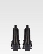 Spitz zulaufende Stiefeletten aus glanzendem, schwarzem Vintage-Leder