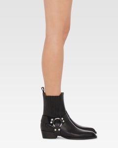 Spitz zulaufende Stiefeletten aus glanzendem, schwarzem Vintage-Leder