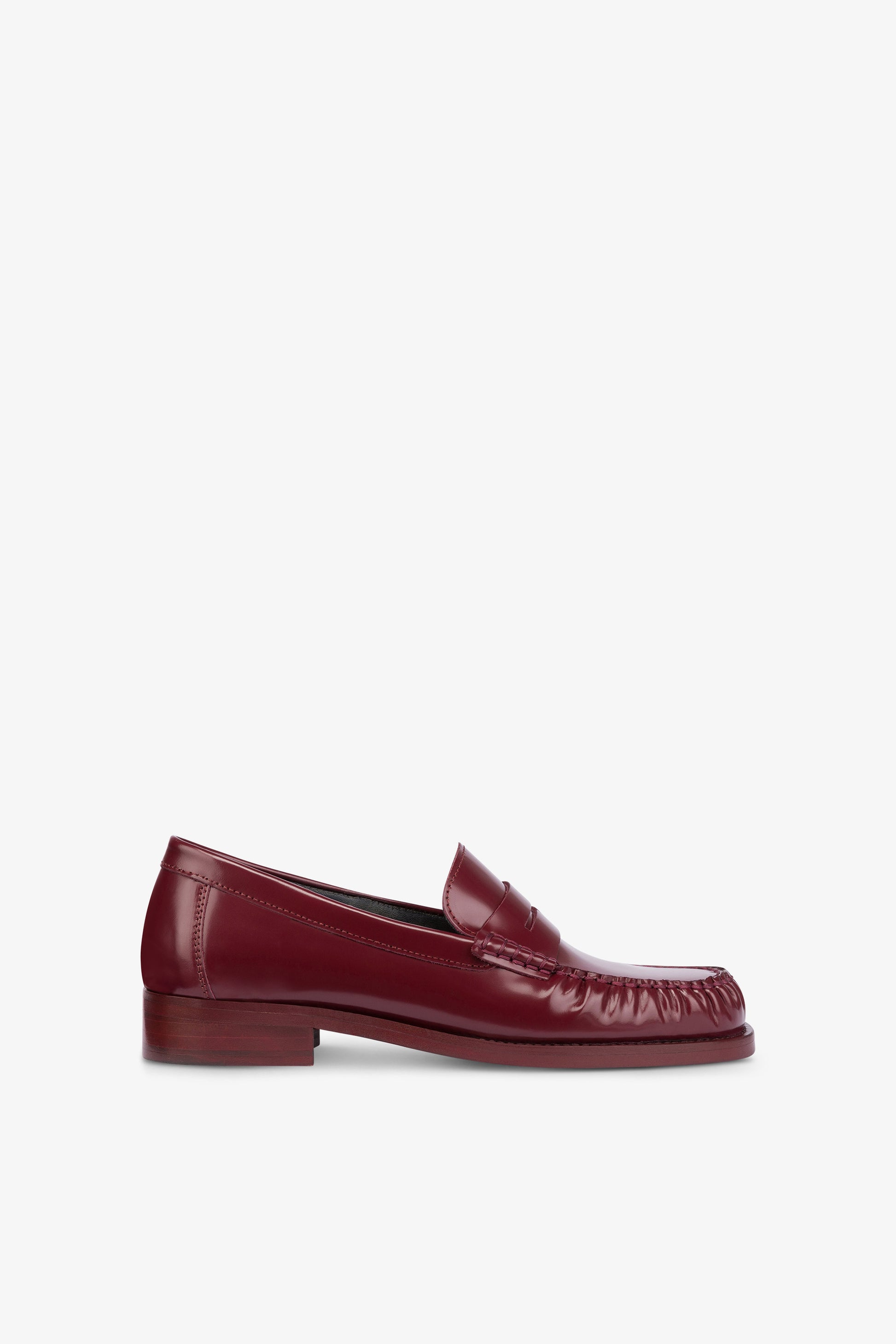 Mocasines de suave piel cepillada color pinot noir