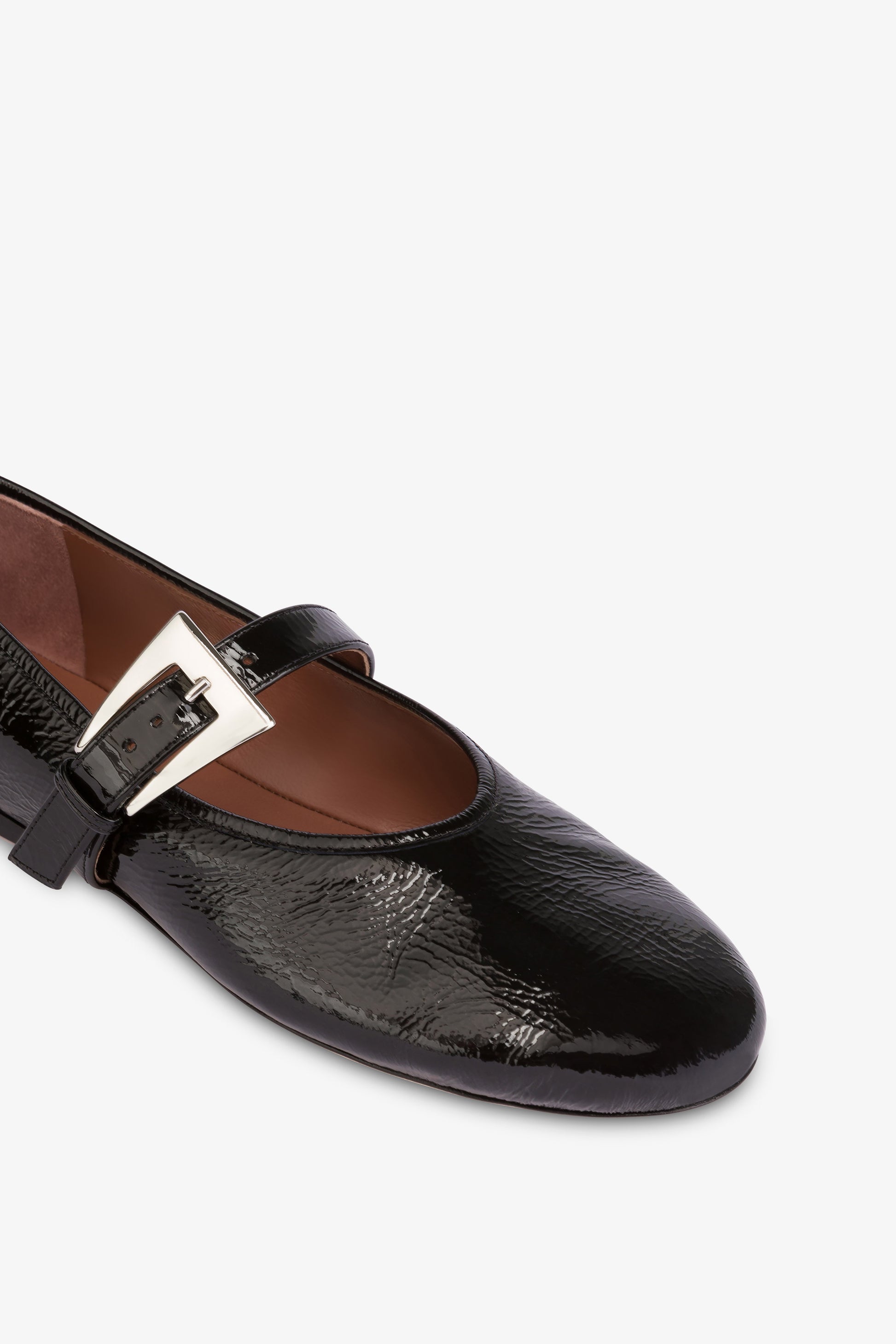 Ballet flats in patent black crinkled leather