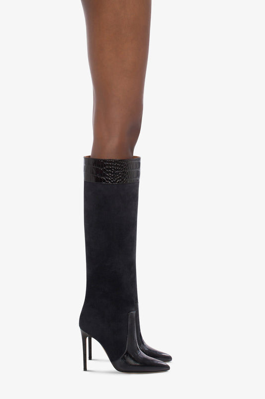 Pointed boots in black and off-black suede and soft croco-embossed leather - Produkt getragen